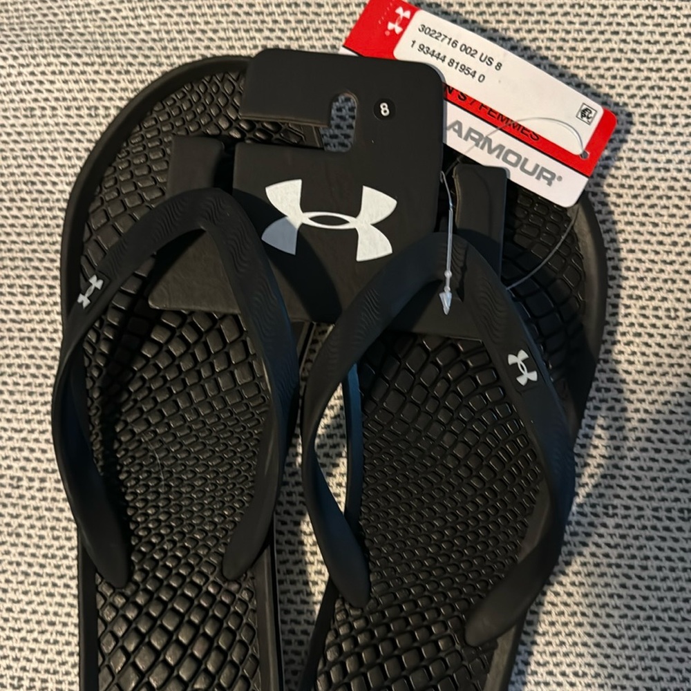 NWT Underamour flip flops